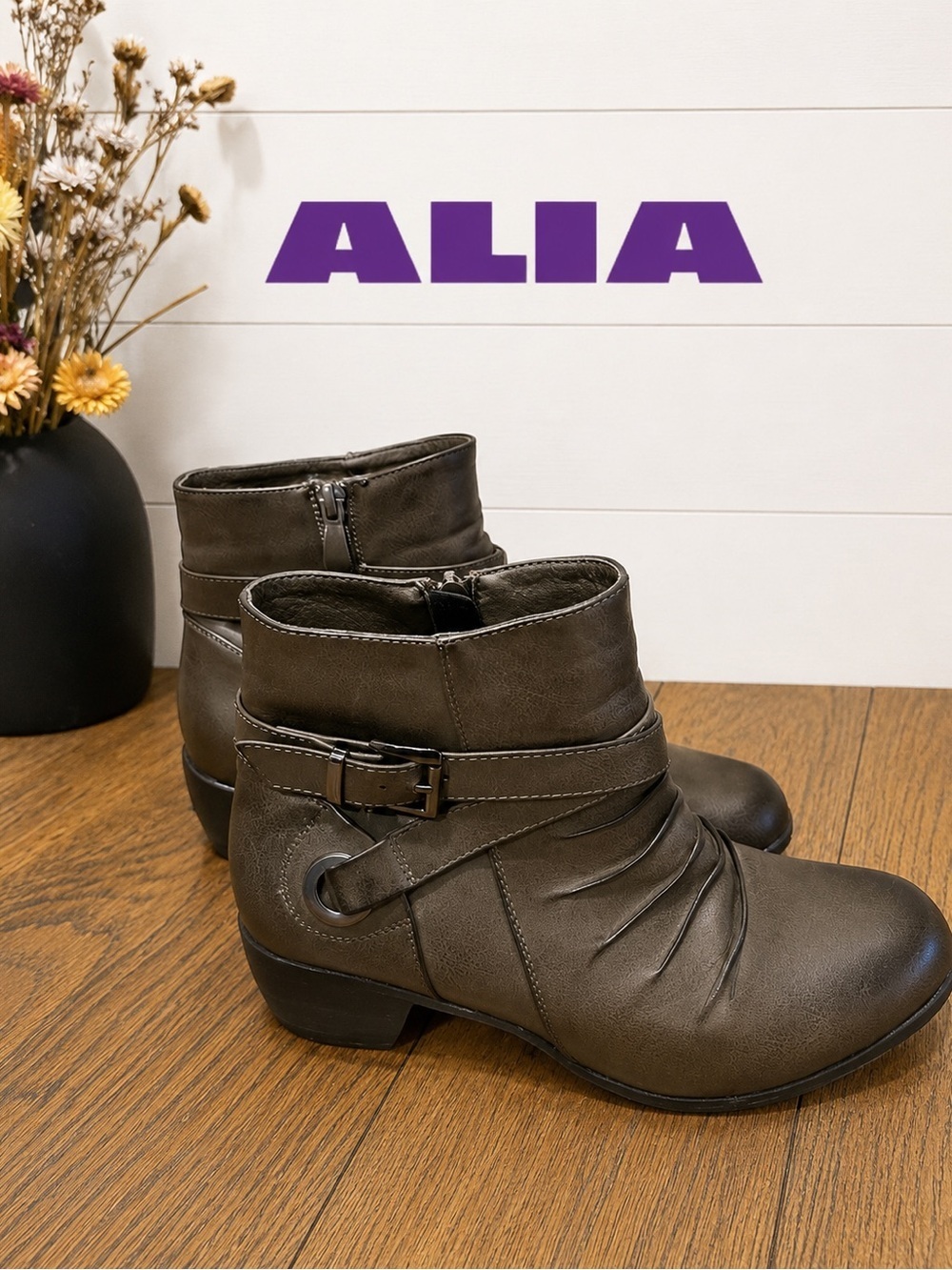 ALIA – Taupe Ankle Boots – Size 8M